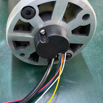 IE 1 効率性 500w パワー ホールセンサーとワームギア減速器の自動ドアモーター